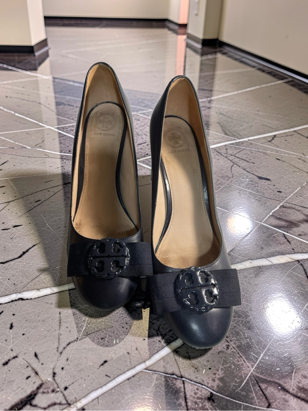 Tori Burch Classic Black Women’s Leather Pumps with Decorative Bow Size 9M